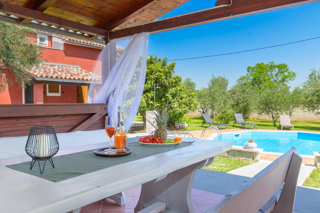 Villa Carla With Private Pool & Kids Playground - Pet Friendly Mutvoran Exteriör bild