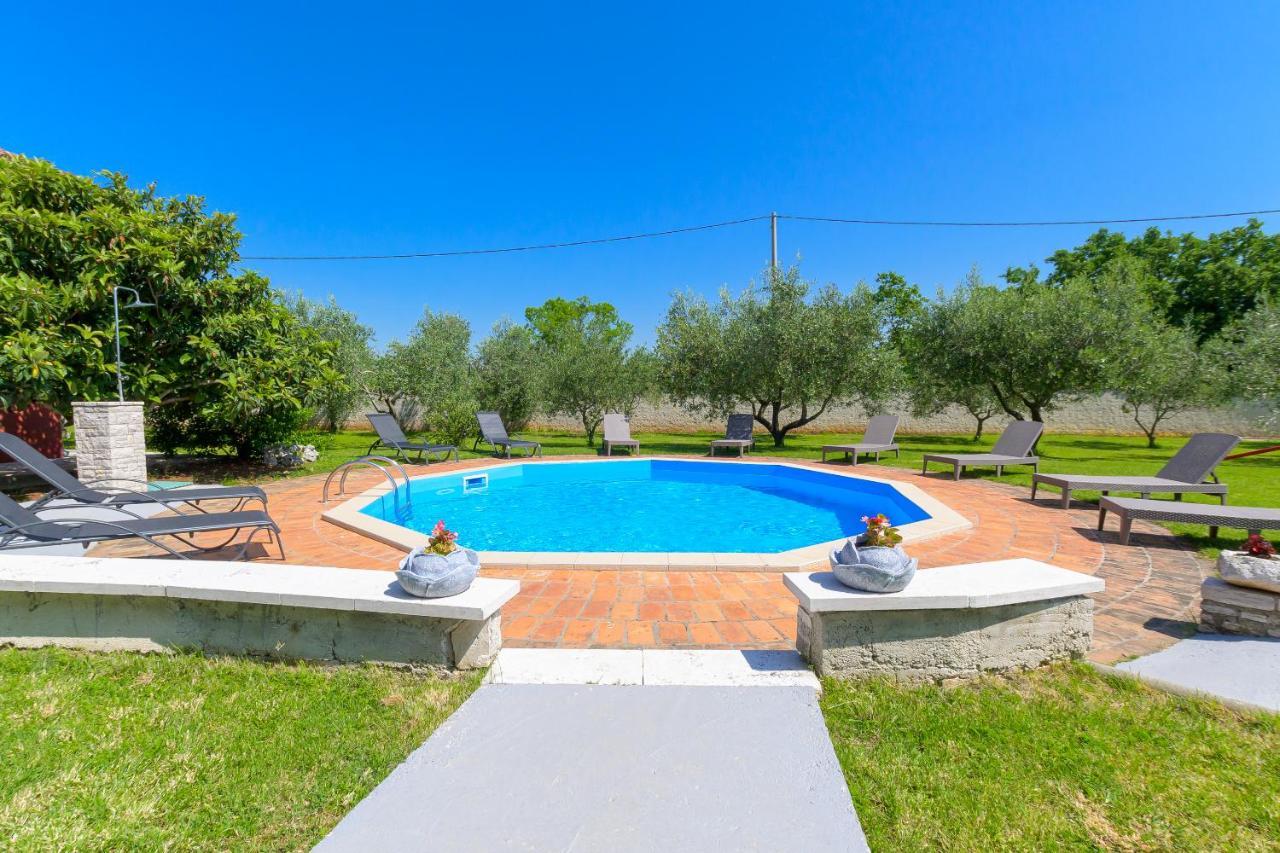 Villa Carla With Private Pool & Kids Playground - Pet Friendly Mutvoran Exteriör bild