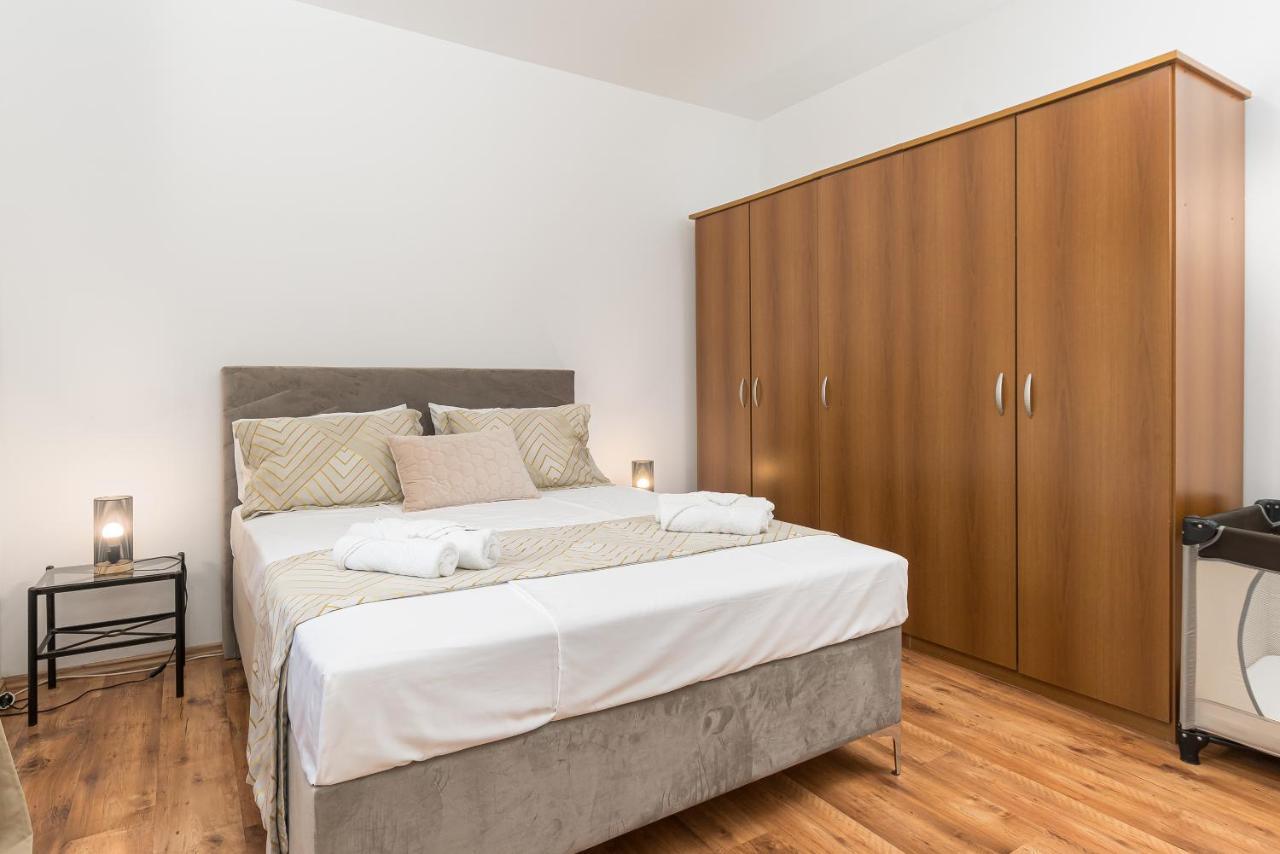 Villa Carla With Private Pool & Kids Playground - Pet Friendly Mutvoran Exteriör bild