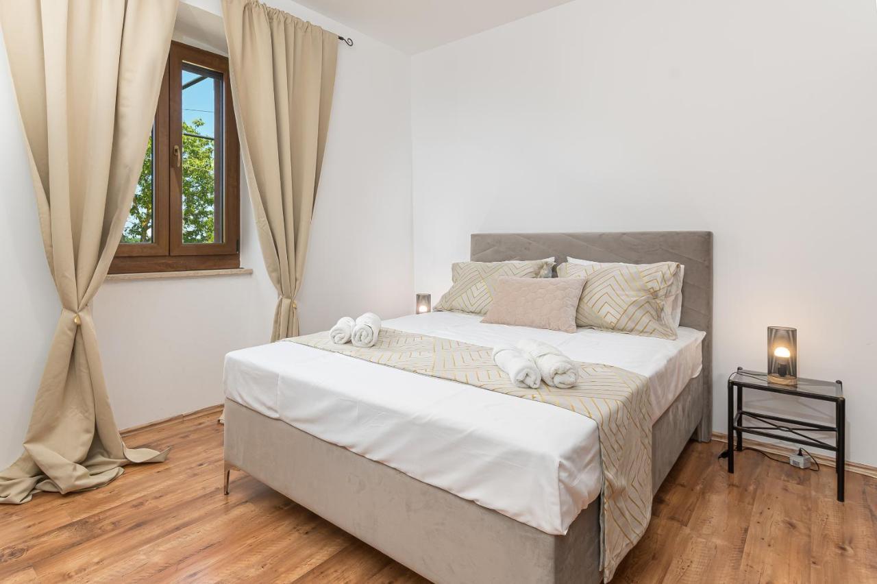 Villa Carla With Private Pool & Kids Playground - Pet Friendly Mutvoran Exteriör bild