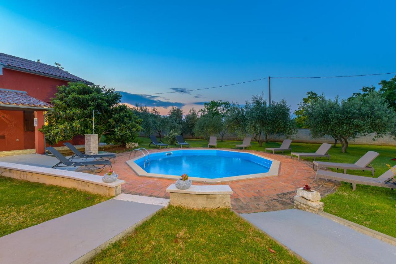 Villa Carla With Private Pool & Kids Playground - Pet Friendly Mutvoran Exteriör bild