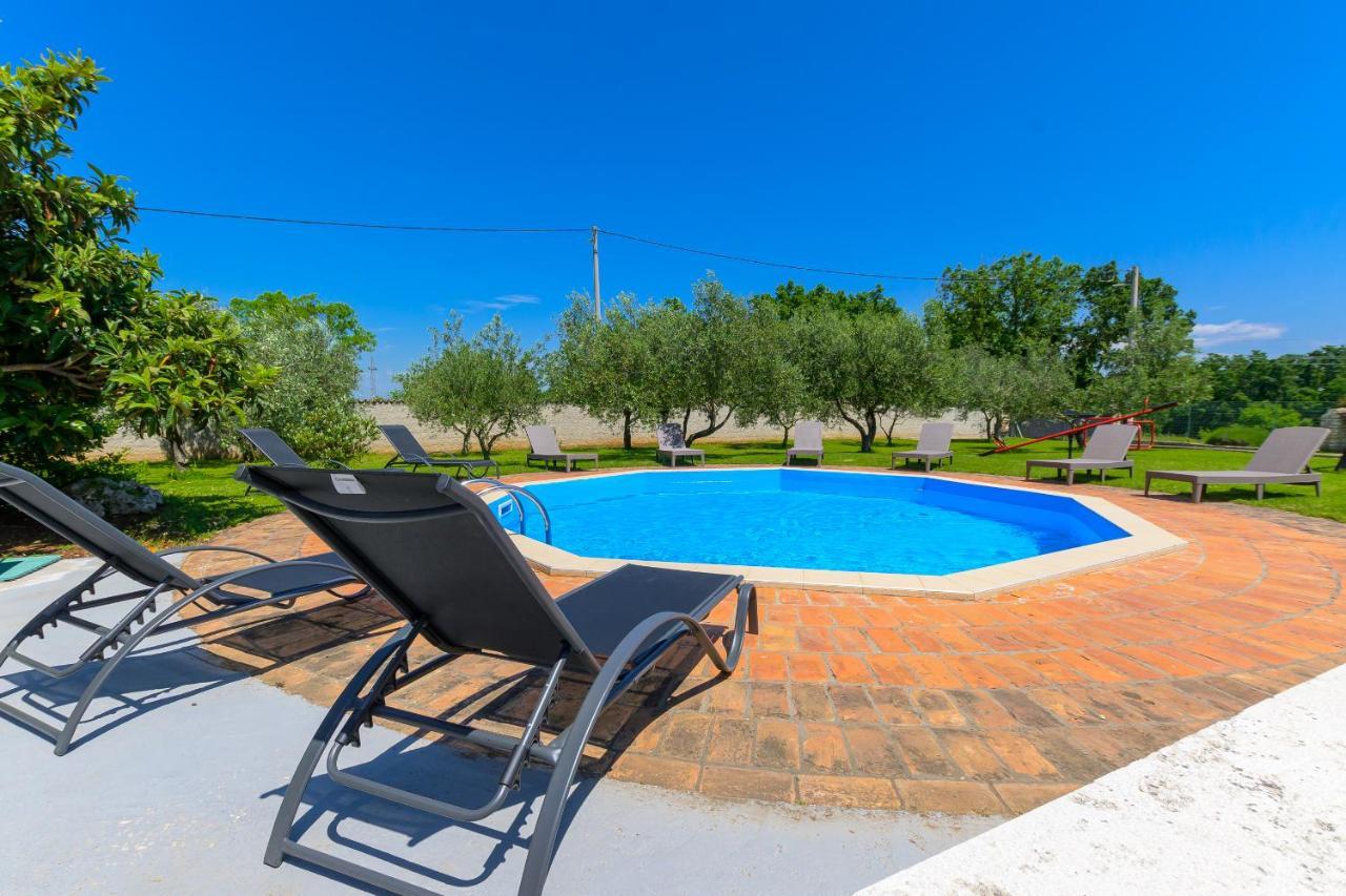 Villa Carla With Private Pool & Kids Playground - Pet Friendly Mutvoran Exteriör bild