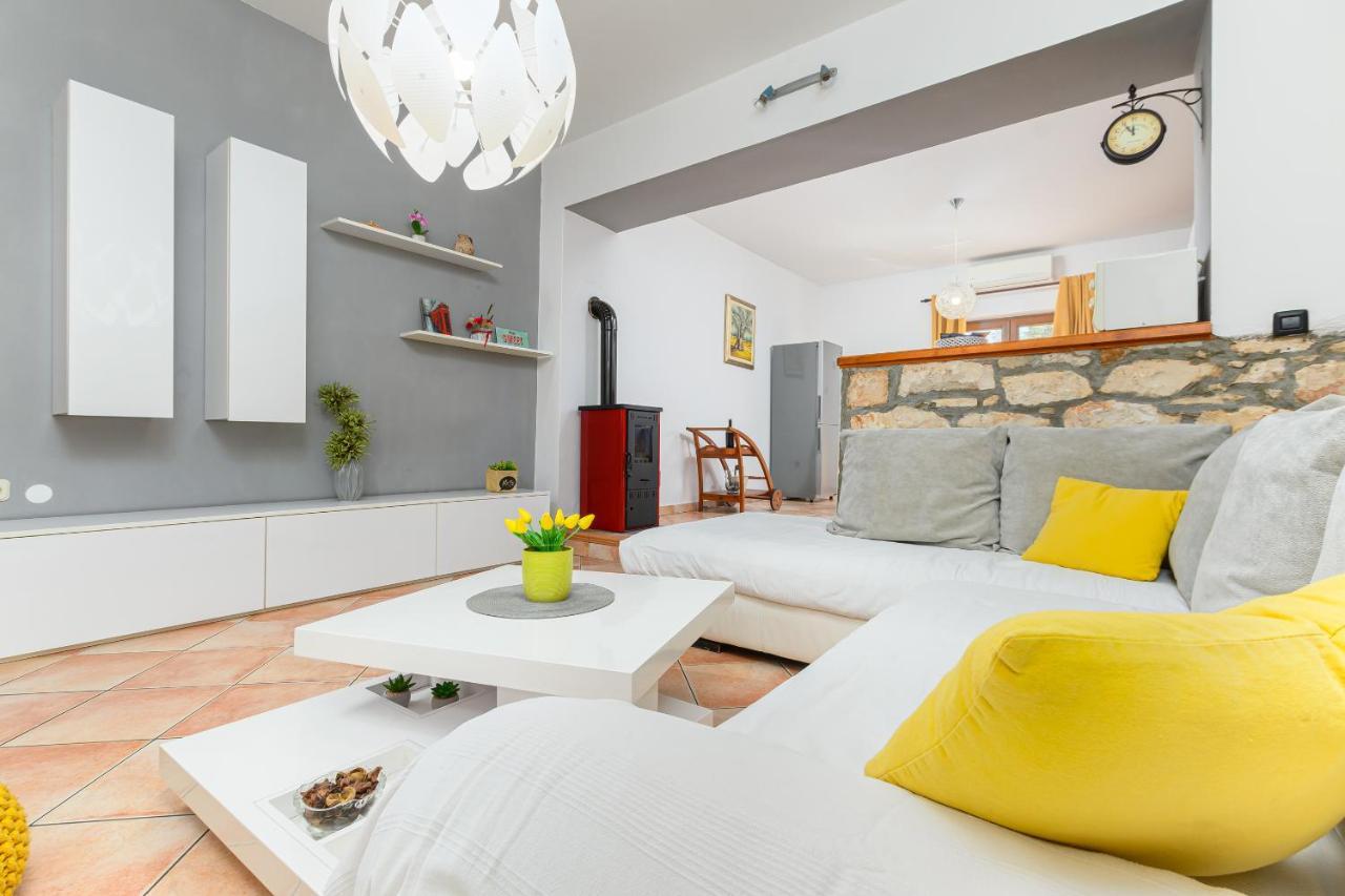 Villa Carla With Private Pool & Kids Playground - Pet Friendly Mutvoran Exteriör bild