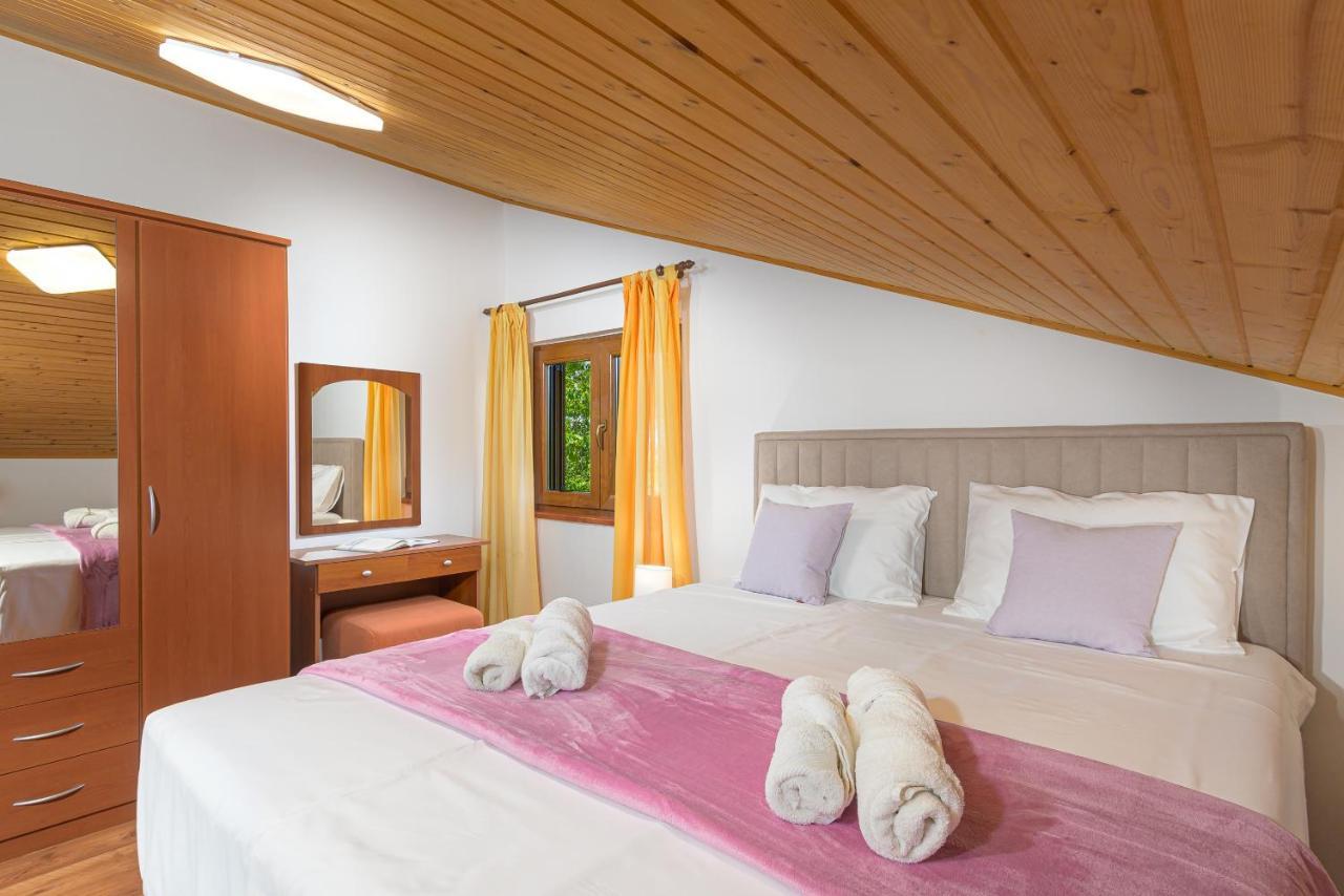 Villa Carla With Private Pool & Kids Playground - Pet Friendly Mutvoran Exteriör bild